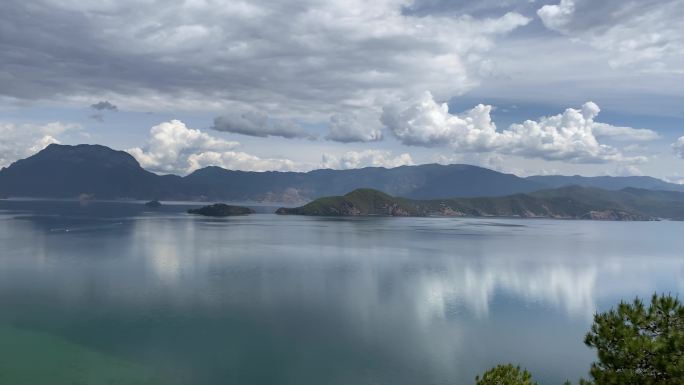 泸沽湖全景