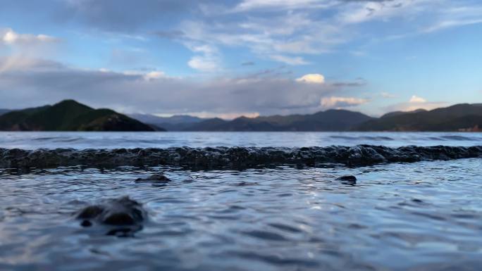 泸沽湖浪花