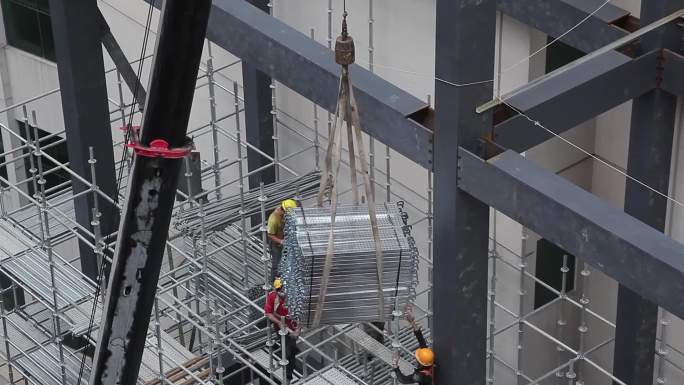 超长建筑工地施工吊装