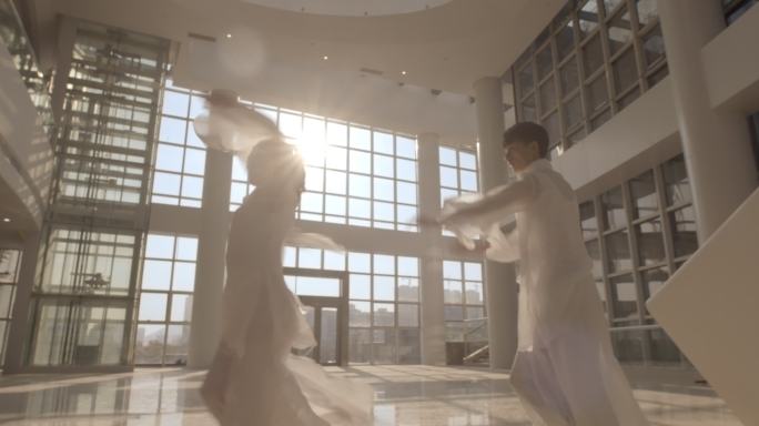 白衣现代舞者文化艺术跳舞古风