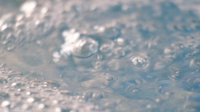 开水鱼缸中加氧产生的气泡水泡