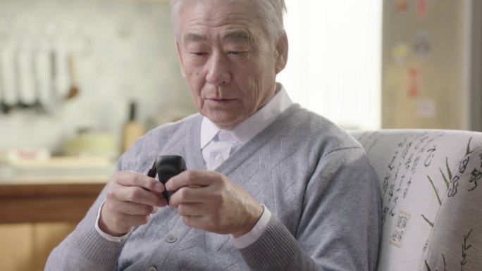 老人健康血压血糖测量家庭