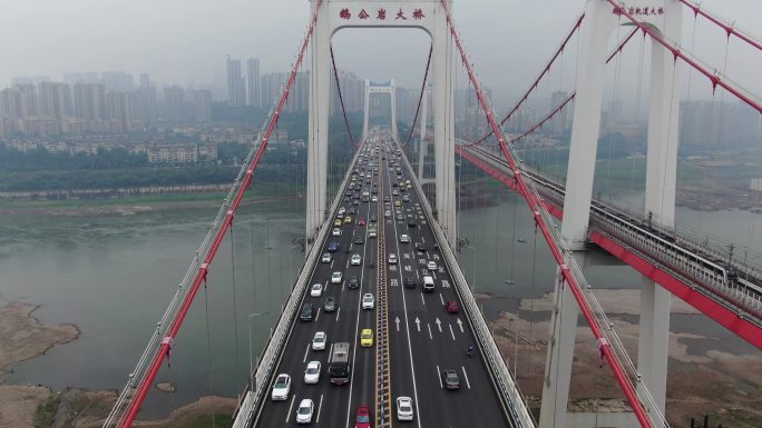 鹅公岩大桥雕像前景4k航拍