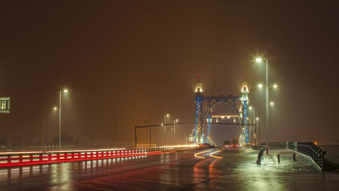 沈阳东塔桥下雨夜晚延时摄影