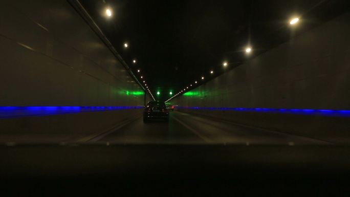 隧道行驶、隧道开车、隧道、车流、驾驶汽车