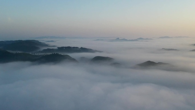 云雾日出远山