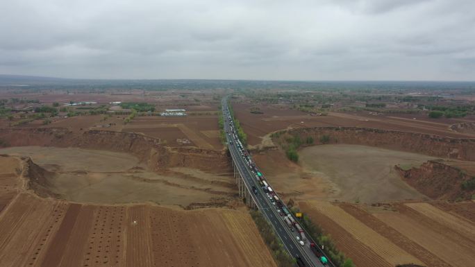 高速公路大堵车