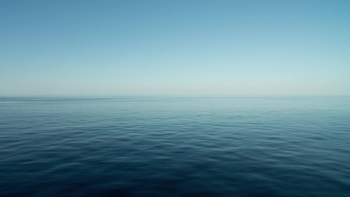 大海海面海水蓝色天空波光粼粼