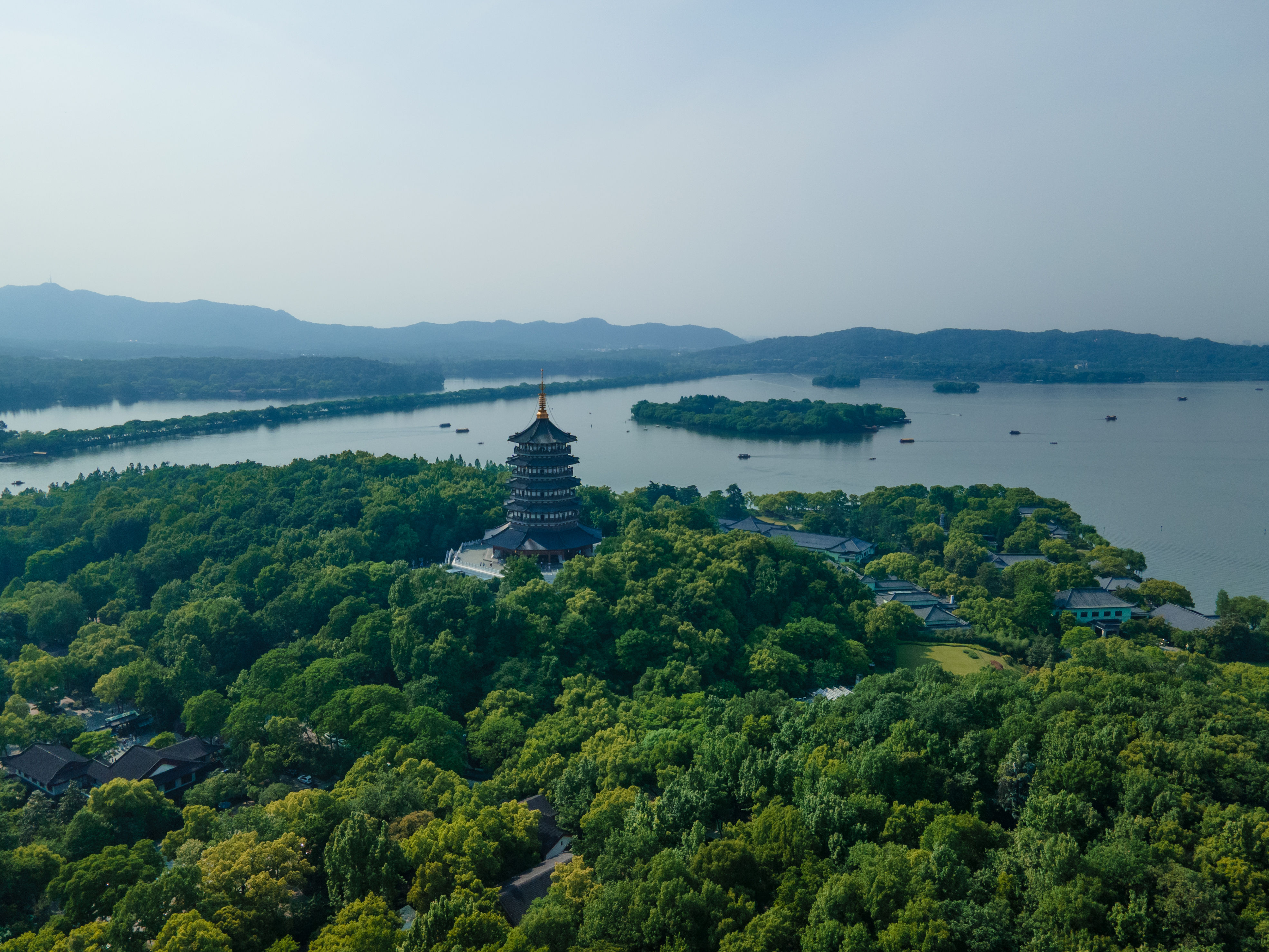 4k航拍杭州雷峰塔西湖及周邊景色