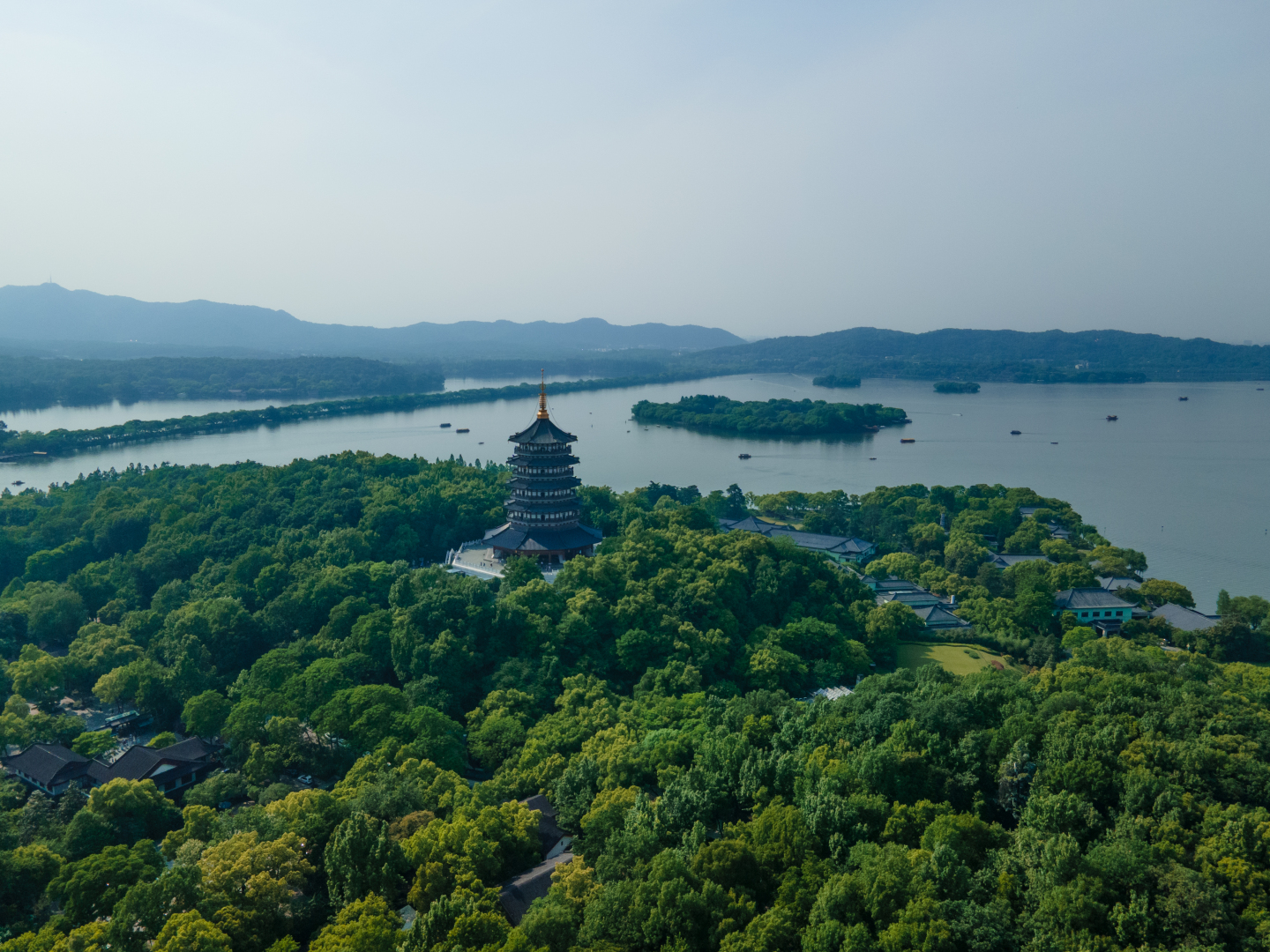 4k航拍杭州雷峰塔西湖及周边景色