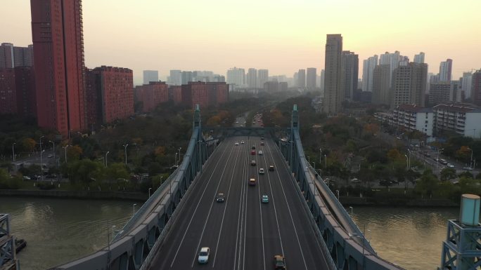 夕阳下的金匮大桥