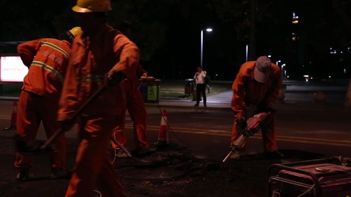 晚上城市道路铺沥青全过程