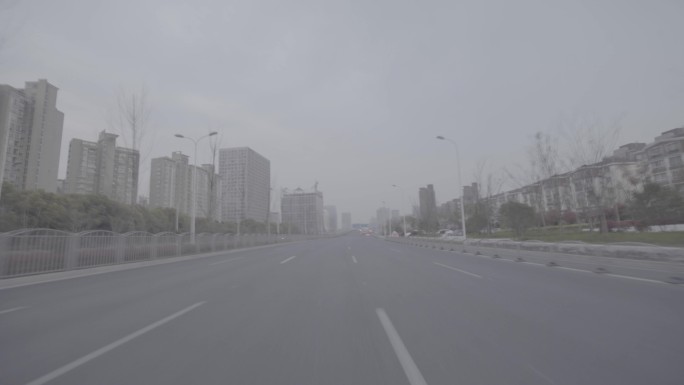 上海城市街道穿梭