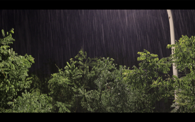 120帧升格拍摄唯美马路雨水（雨系列3）