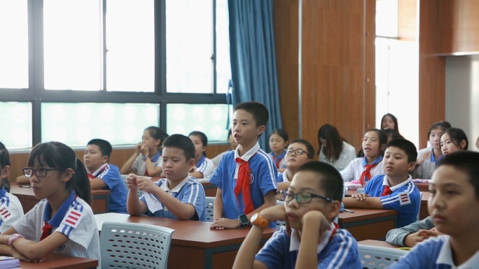 校园小学课堂老师上课学生