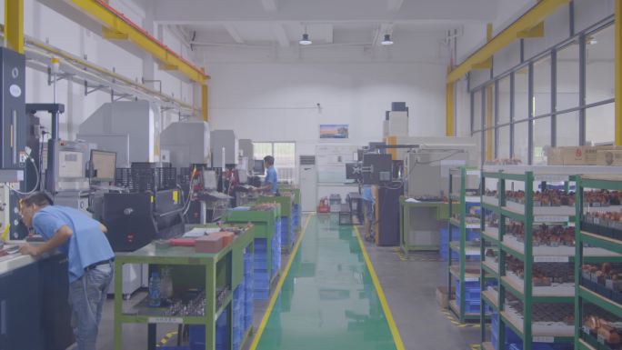 工厂生产车间模具自动化工人生产