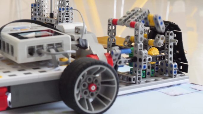 少儿乐高拼装机器人积木编程大赛视频素材