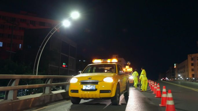 道路建设养护维修夜晚