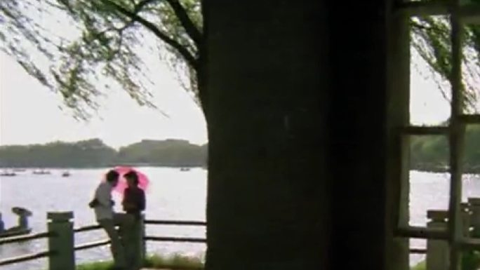 80年代爱情谈恋爱公园女性