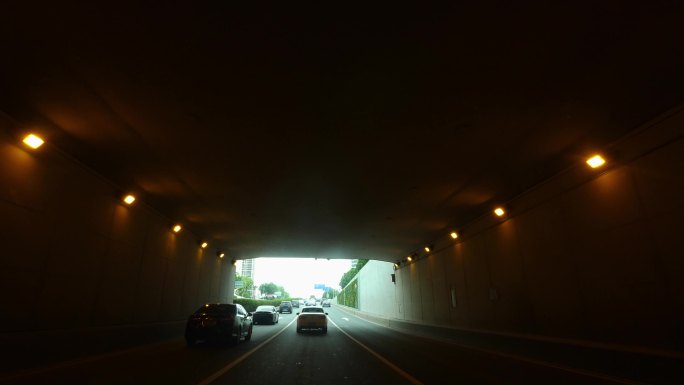 汽车驶入隧道，驶出隧道4k素材