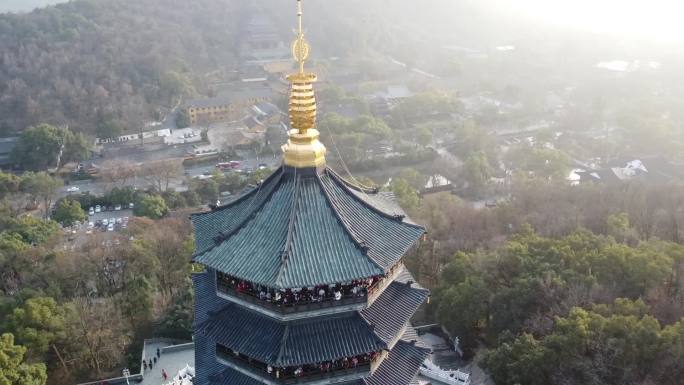 初冬夕阳下的雷峰塔