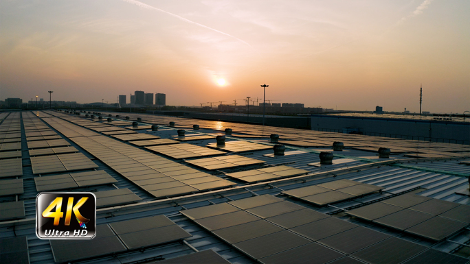 太阳能工厂日出发电厂房屋顶光伏面板