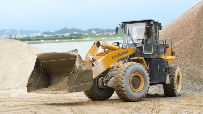 采沙场挖掘机挖沙货轮运沙4k视频素材
