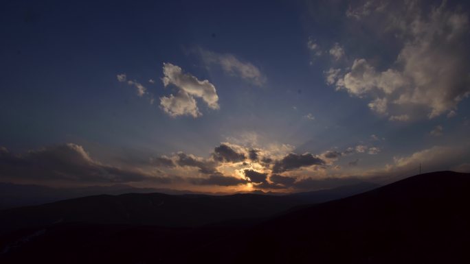 4K日落西山草原夕阳祁连山晚霞