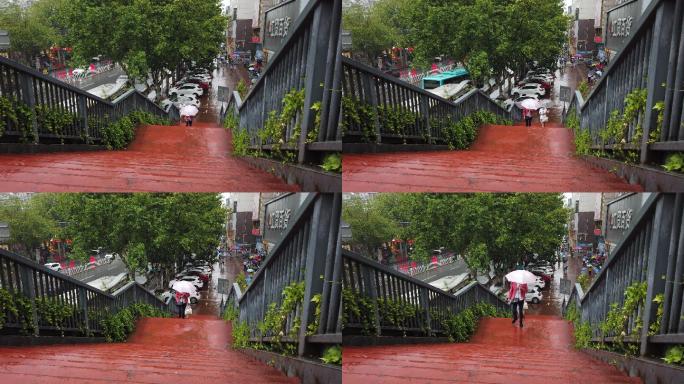 4K下雨天市民打伞在天桥上行走