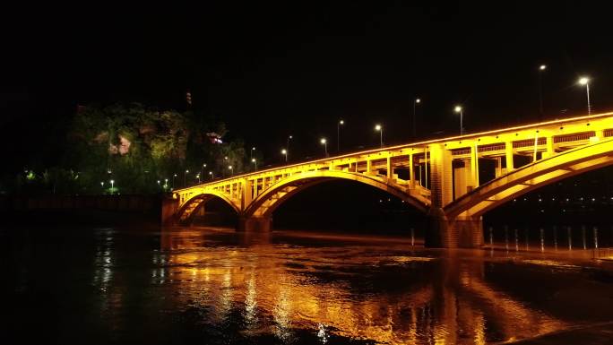 达州雨夜桥航拍镜像亮化桥体