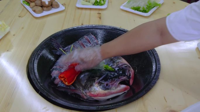 铁锅炖鱼制作全程实拍