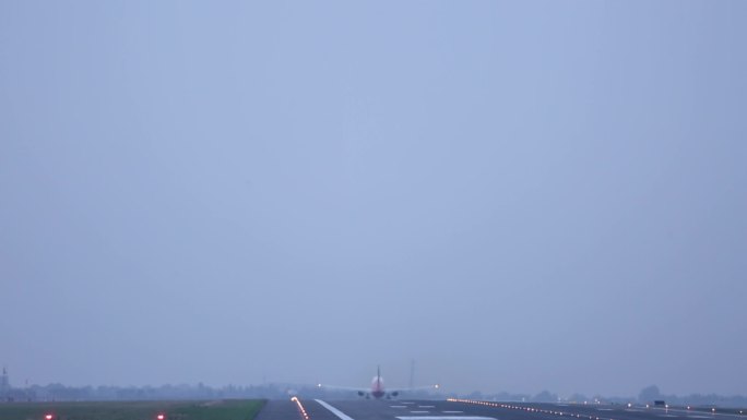 咸阳机场飞机起飞
