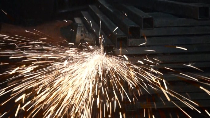 焊花-砂轮打磨-钢材焊接-铁制品加工