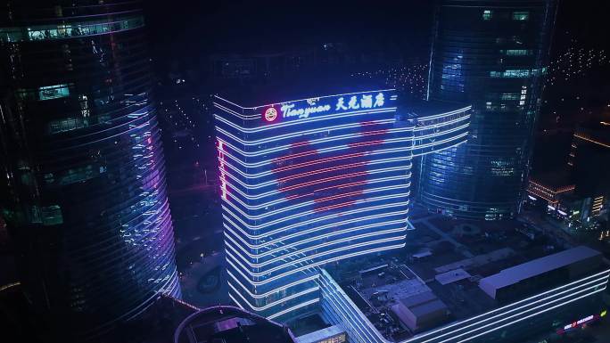 2K航拍福建省厦门市天元酒店夜景10画面