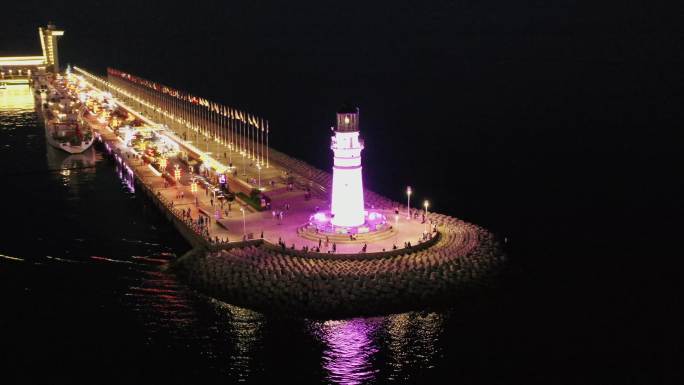 航拍青岛海边的灯塔夜景