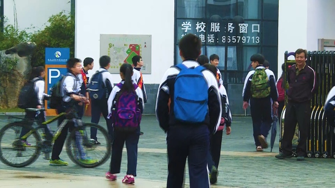 深圳中学生上学