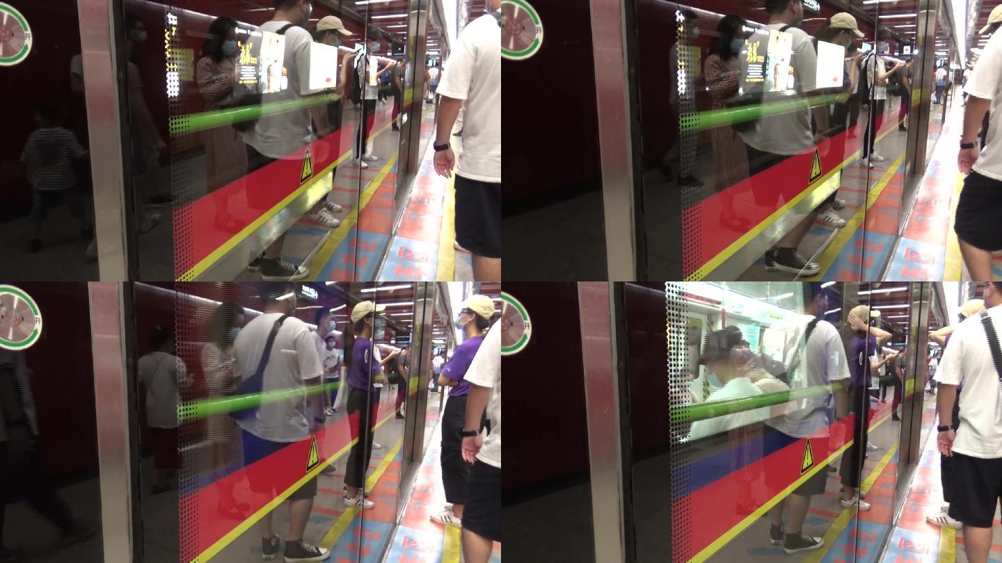 实拍夏天广州地铁进站，等待的市民鱼贯而入