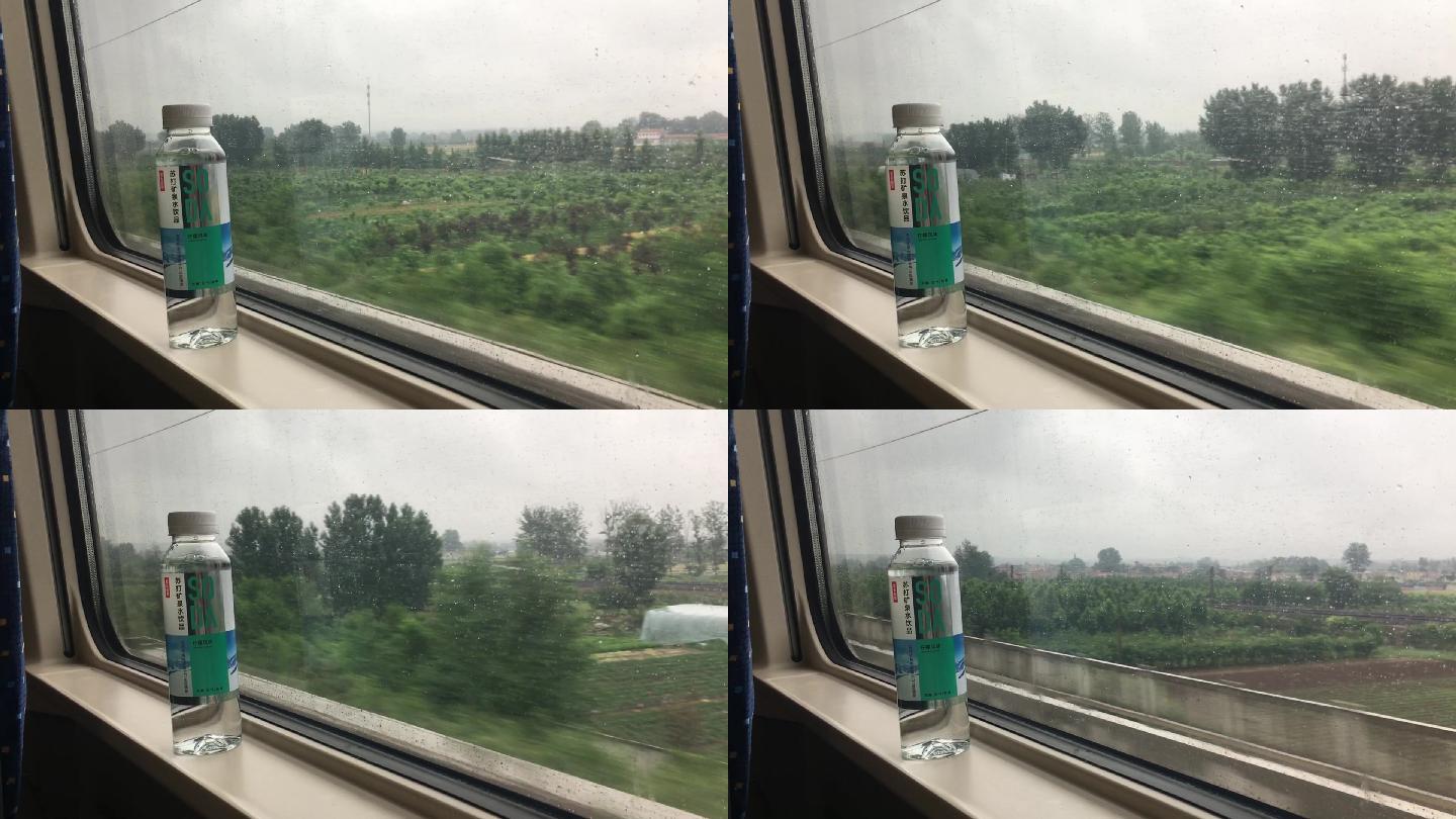 乘坐火车上看窗外的景色场景
