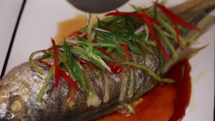 清蒸鱼做法传统美食烹饪高清