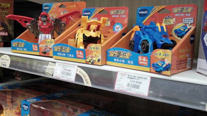 儿童玩具超市为孩子挑选心仪的玩具
