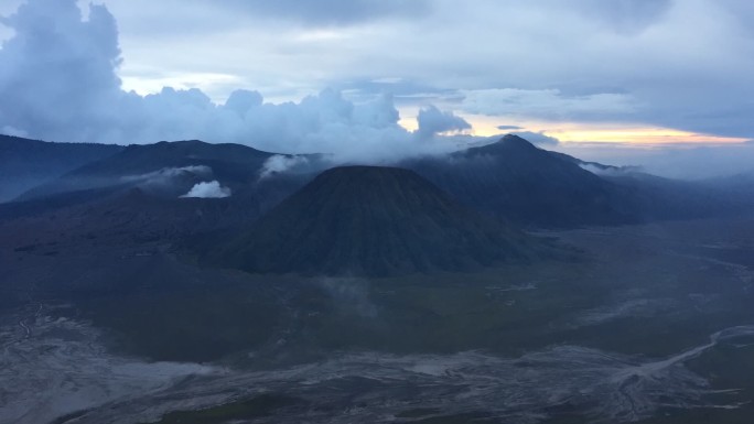 印尼婆罗摩火山风光延时视频