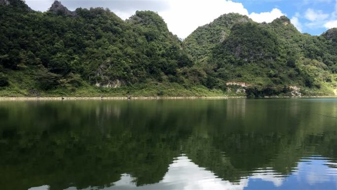 野外湖泊青山延时视频