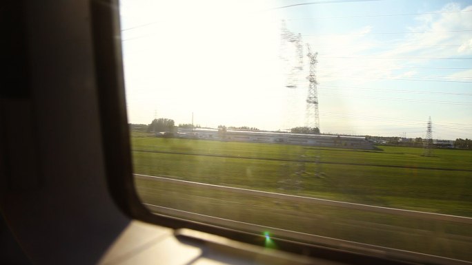 高铁行驶窗外风景春天铁路火车