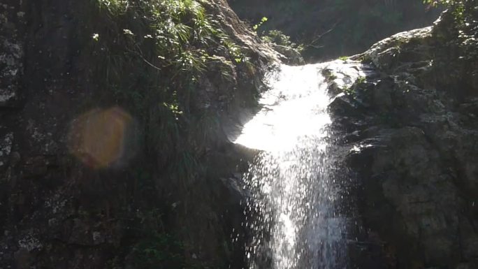 瀑布小溪山谷清澈水流山水溪流
