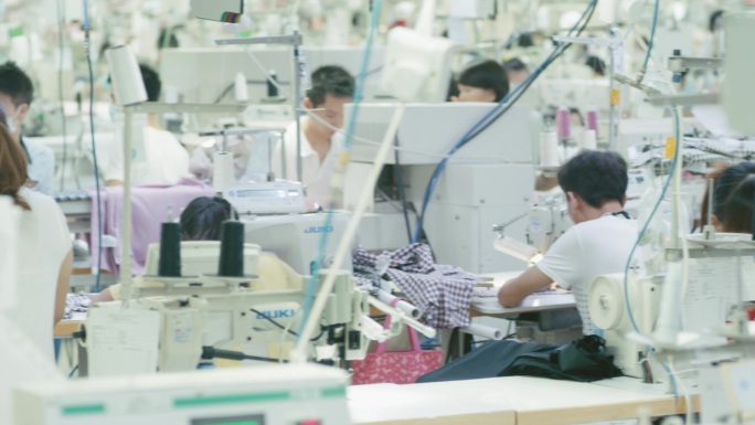 服装厂工人裁缝就业加班打工衣