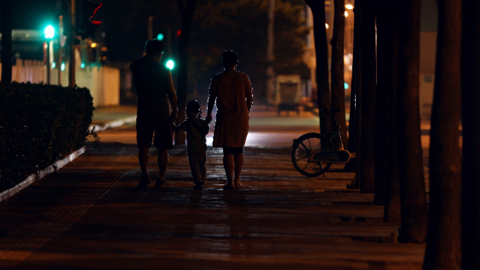 夜晚北京，路上行人，车流4k