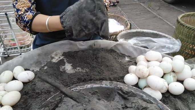 手工咸蛋松花蛋变蛋腌蛋制作流程高清
