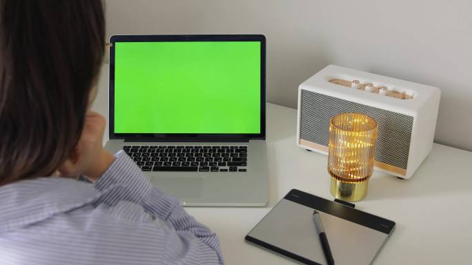 4K绿屏电脑扣像-女性办公视角