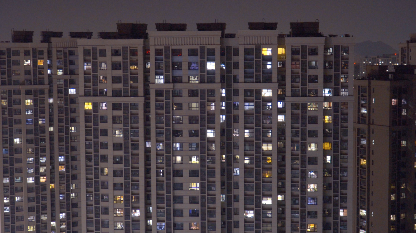 4K城市夜晚-月亮万-家灯火-夜景