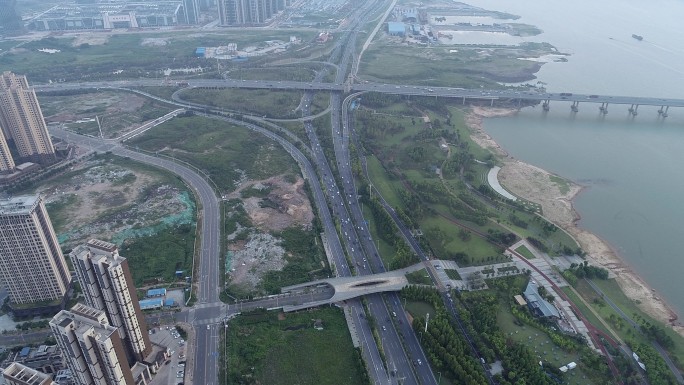 高空航拍南昌生米大桥及枢纽道路车流沿江